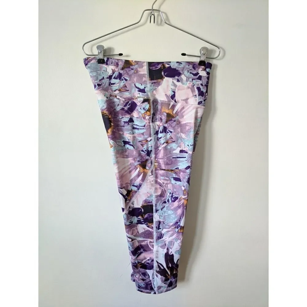Champion Abstract Floral Compression Capri Legging - Picture 3 of 6